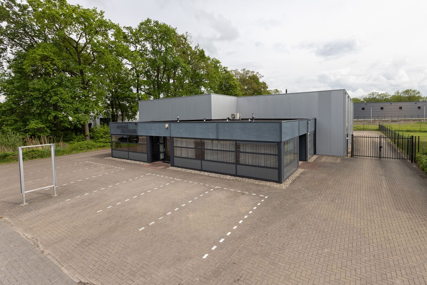 View photo 3 of Venneslatweg 21-23