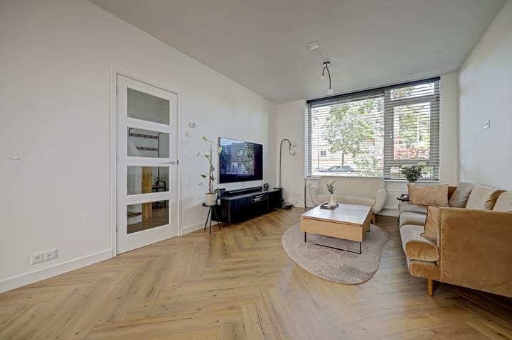Tussenwoning te koop: Steurweg 21, Hoogvliet Rotterdam