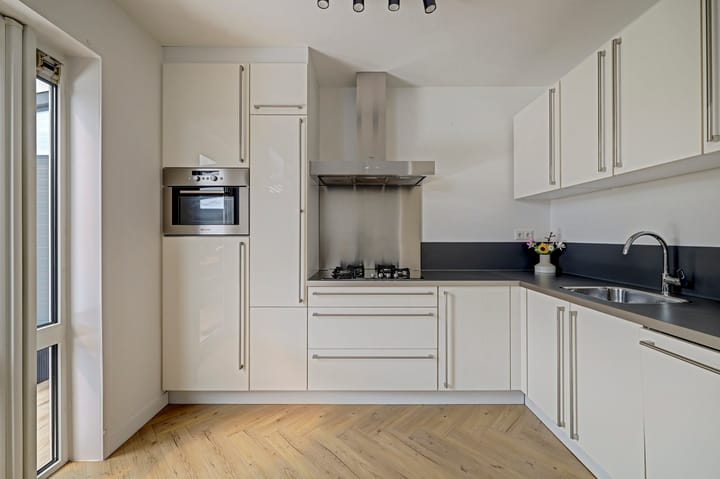 Tussenwoning te koop: Steurweg 21, Hoogvliet Rotterdam