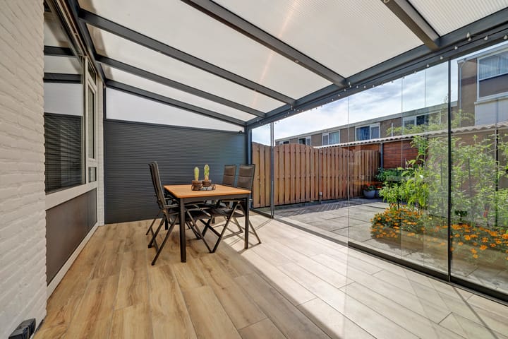 Tussenwoning te koop: Steurweg 21, Hoogvliet Rotterdam