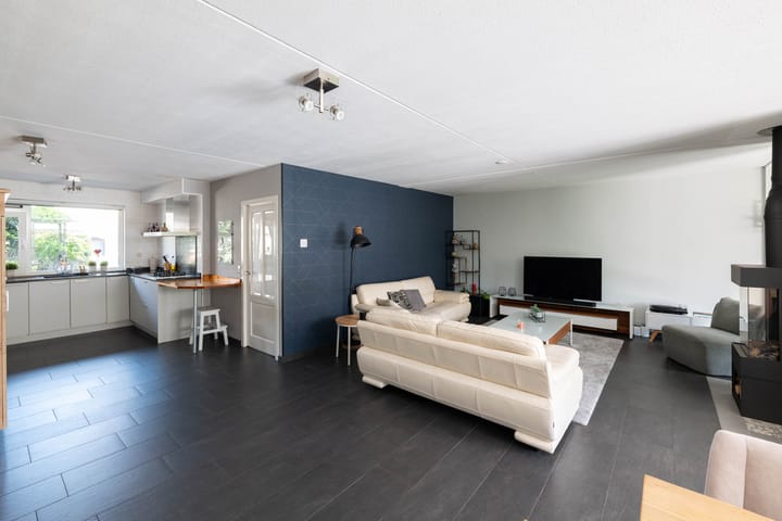 Tussenwoning te koop: Willem van der Zaanstraat 5, Hellevoetsluis