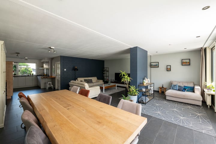 Tussenwoning te koop: Willem van der Zaanstraat 5, Hellevoetsluis