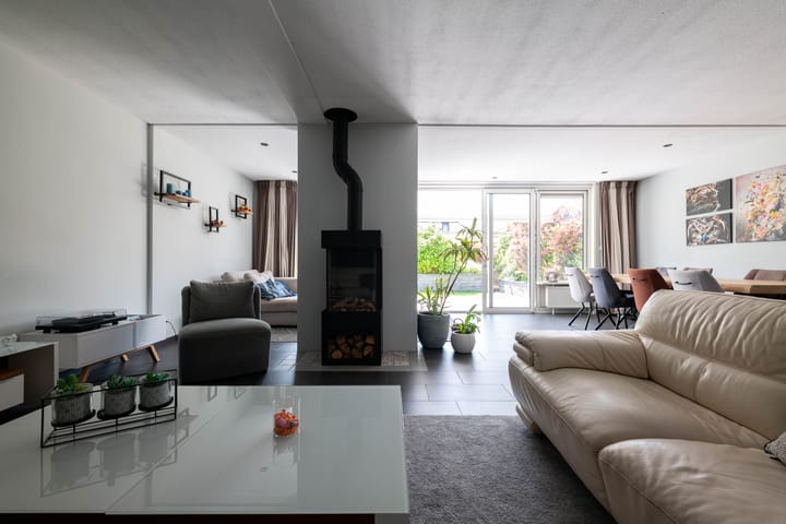 Tussenwoning te koop: Willem van der Zaanstraat 5, Hellevoetsluis
