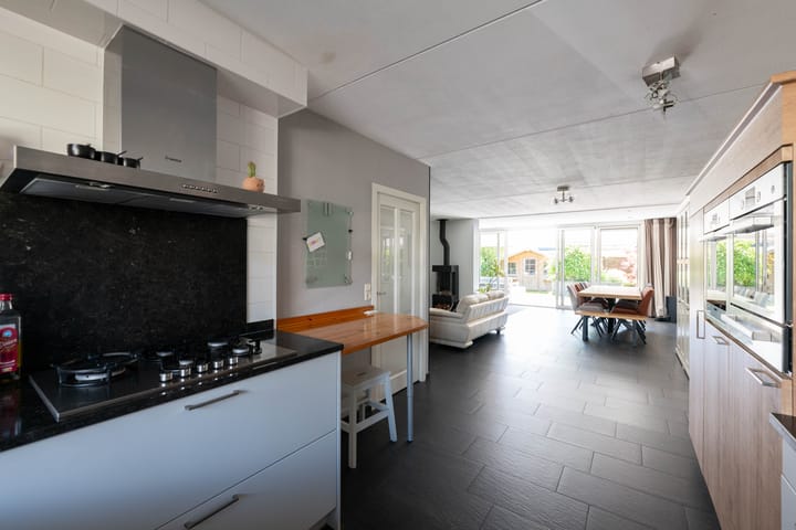 Tussenwoning te koop: Willem van der Zaanstraat 5, Hellevoetsluis