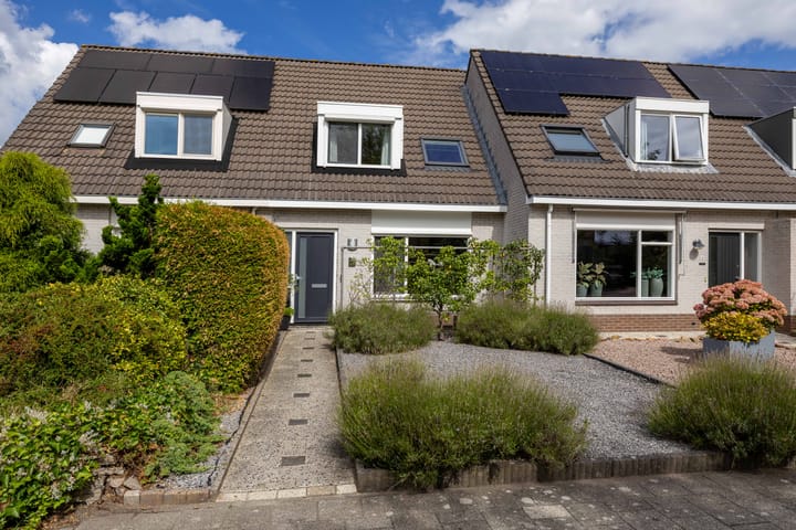 Tussenwoning te koop: van Andlastate 33, Leeuwarden
