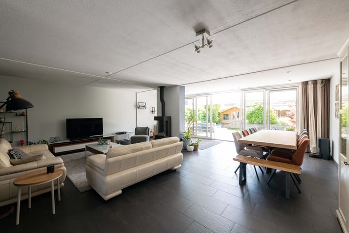 Tussenwoning te koop: Willem van der Zaanstraat 5, Hellevoetsluis