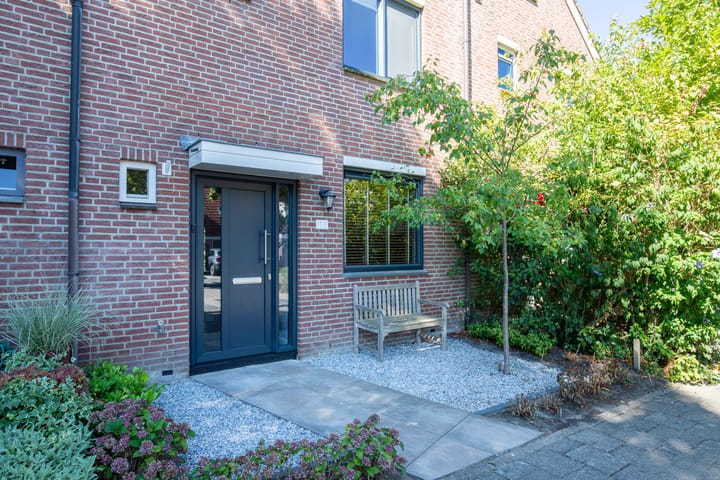 Tussenwoning te koop: Overweg 118, Ouderkerk Aan De Amstel