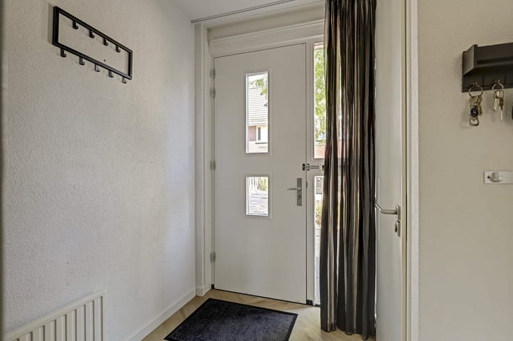 Hoekwoning te koop: Zeldenrustlaan 18, Raamsdonksveer