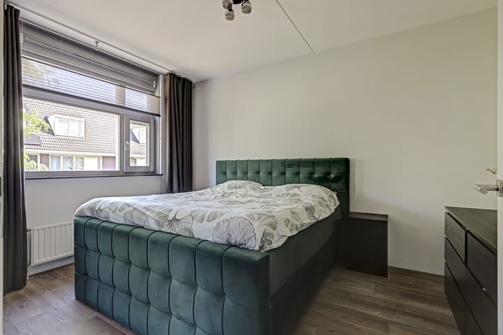 Hoekwoning te koop: Zeldenrustlaan 18, Raamsdonksveer