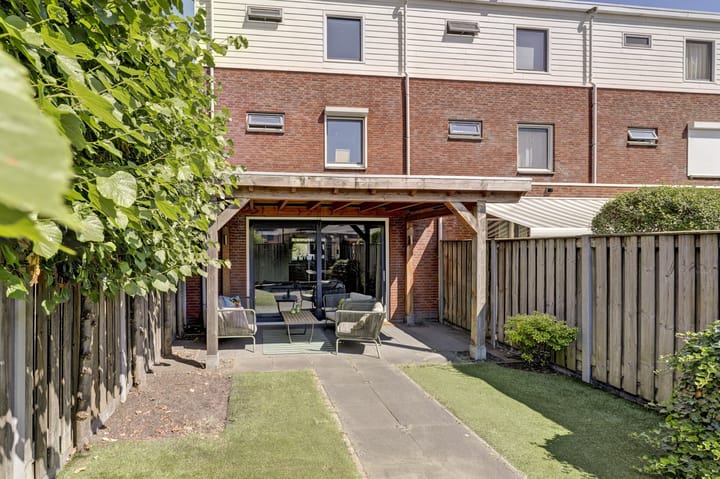 Hoekwoning te koop: Zeldenrustlaan 18, Raamsdonksveer