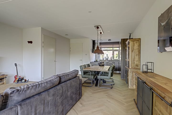 Hoekwoning te koop: Zeldenrustlaan 18, Raamsdonksveer