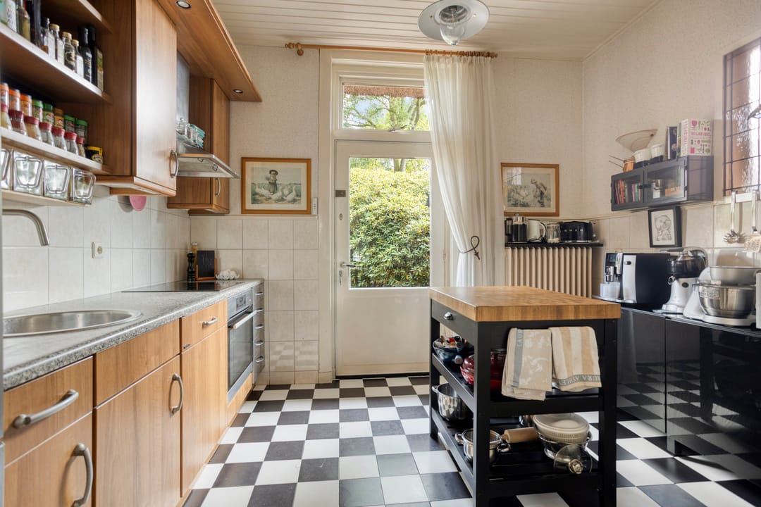 Photo 8 of Bornsestraat 136