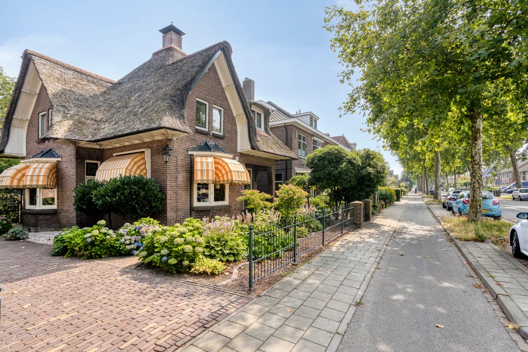 Photo 32 of Bornsestraat 136