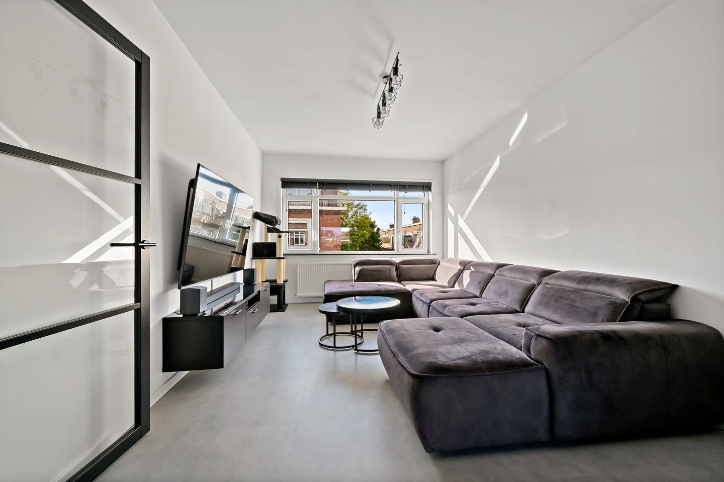 Photo 10 of Van der Wyckstraat 8