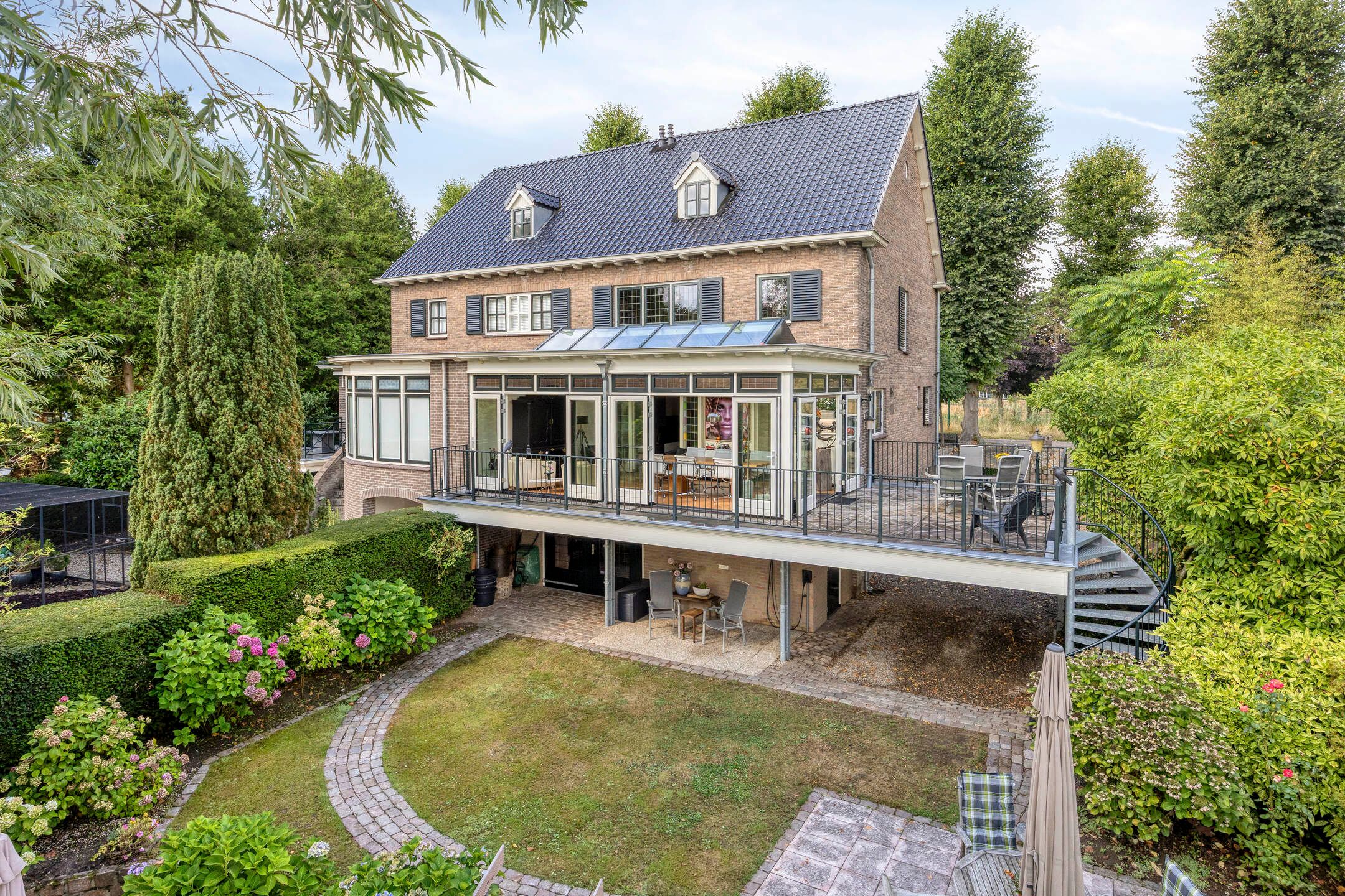 G.W. Lovendaalsingel 24