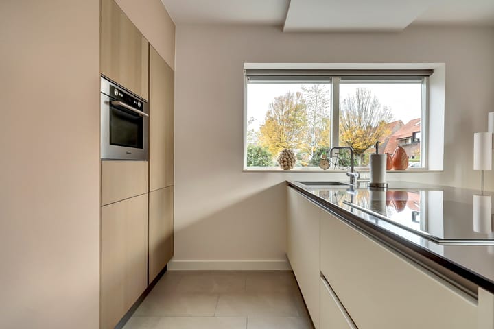 Photo 3 of Leliestraat 105