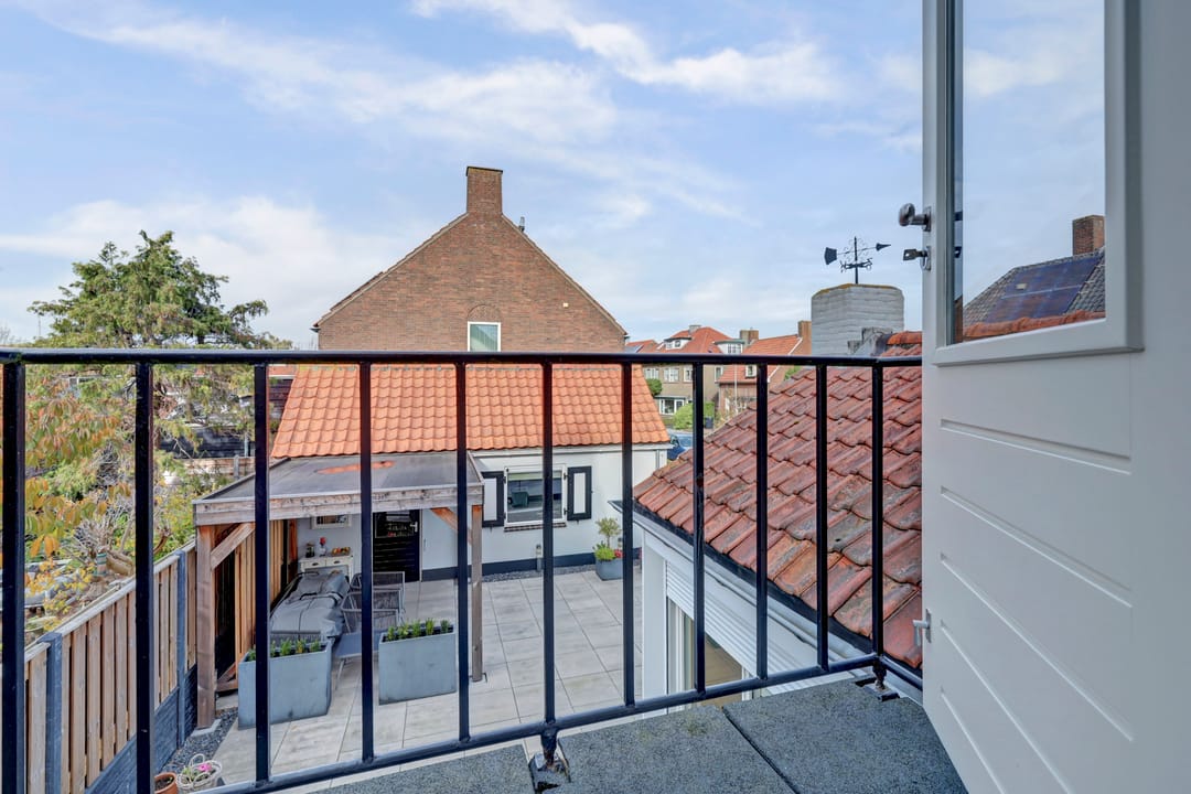 Photo 32 of Leliestraat 105