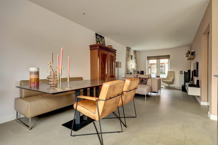 Photo 2 of Leliestraat 105