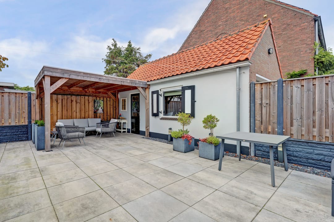 Photo 41 of Leliestraat 105