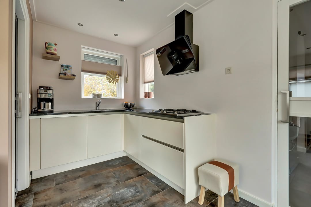 Photo 22 of Leliestraat 105