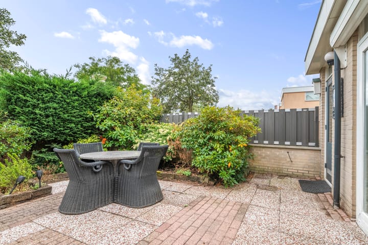 Tussenwoning te koop: Zwanebloemplantsoen 24, Velserbroek