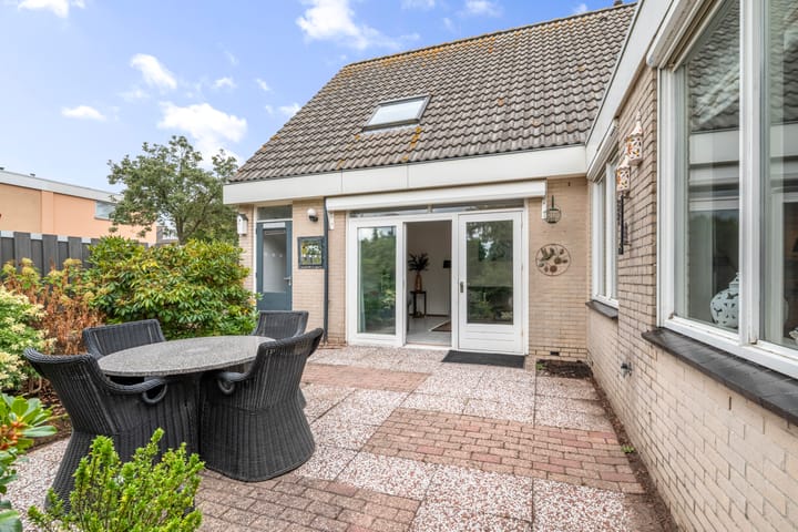 Tussenwoning te koop: Zwanebloemplantsoen 24, Velserbroek