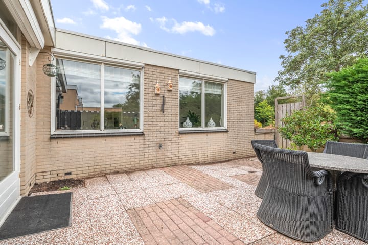 Tussenwoning te koop: Zwanebloemplantsoen 24, Velserbroek