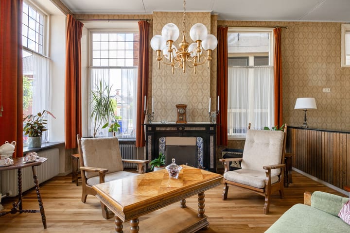 Vrijstaande woning te koop: Hoofdstraat-West 15, Uithuizen