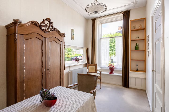 Vrijstaande woning te koop: Hoofdstraat-West 15, Uithuizen