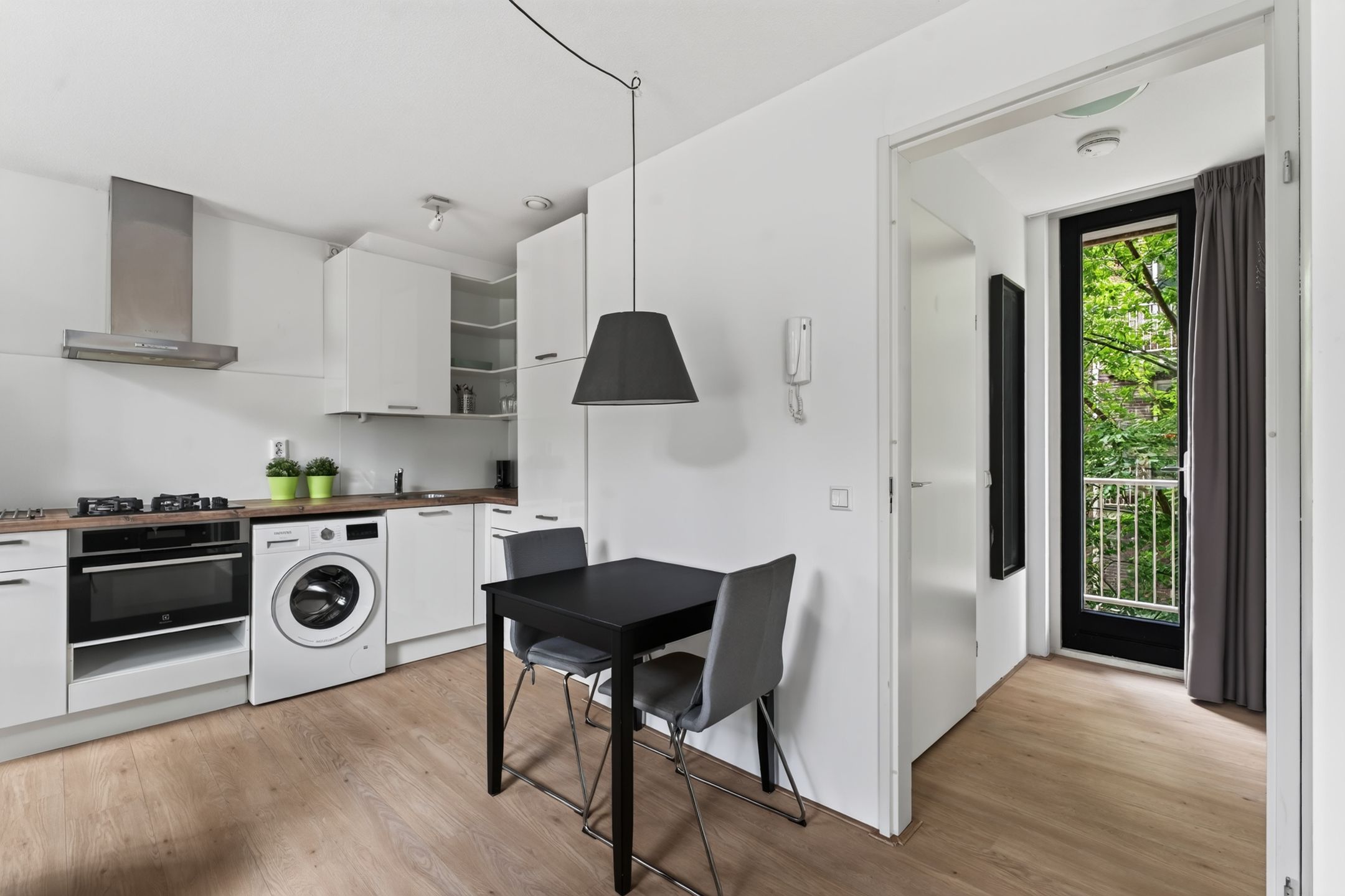 Photo 3 of Czaar Peterstraat 150-B