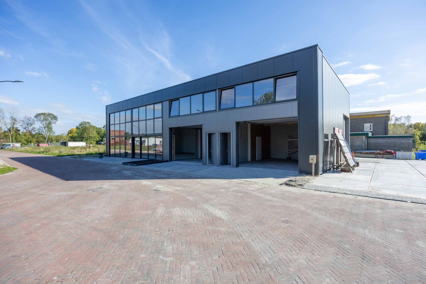 View photo 2 of Middenstip 14