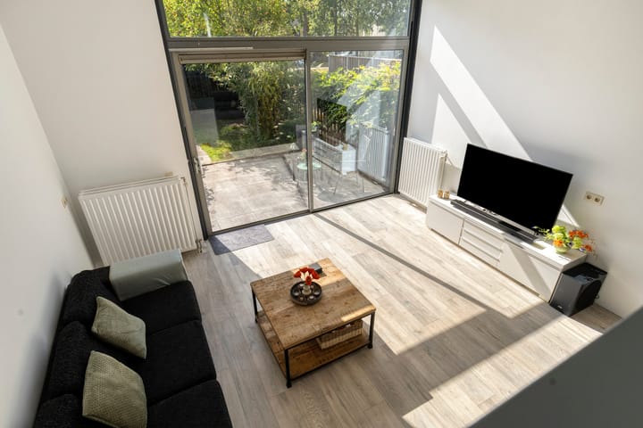 Tussenwoning te koop: Mesdagstraat 19, Almere