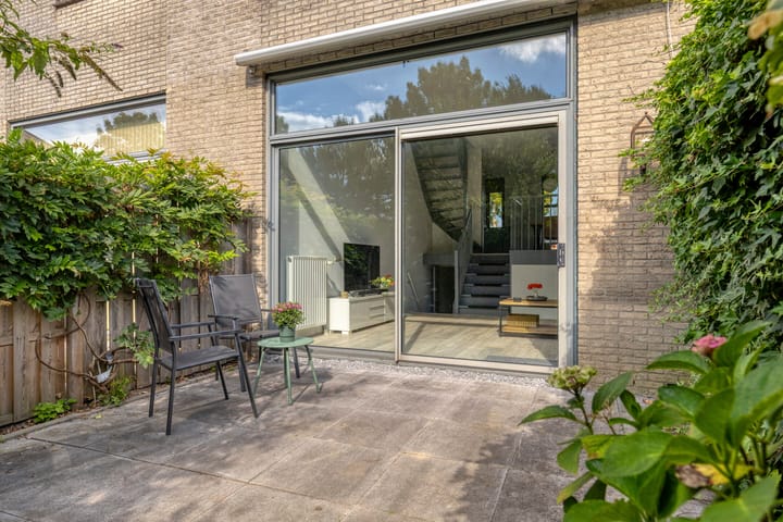 Tussenwoning te koop: Mesdagstraat 19, Almere