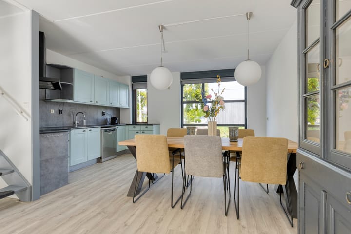 Tussenwoning te koop: Mesdagstraat 19, Almere