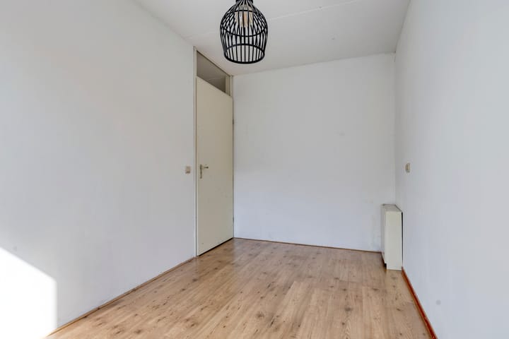 Tussenwoning te koop: Mesdagstraat 19, Almere