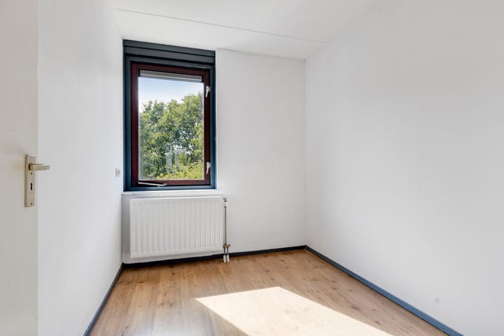 Tussenwoning te koop: Mesdagstraat 19, Almere