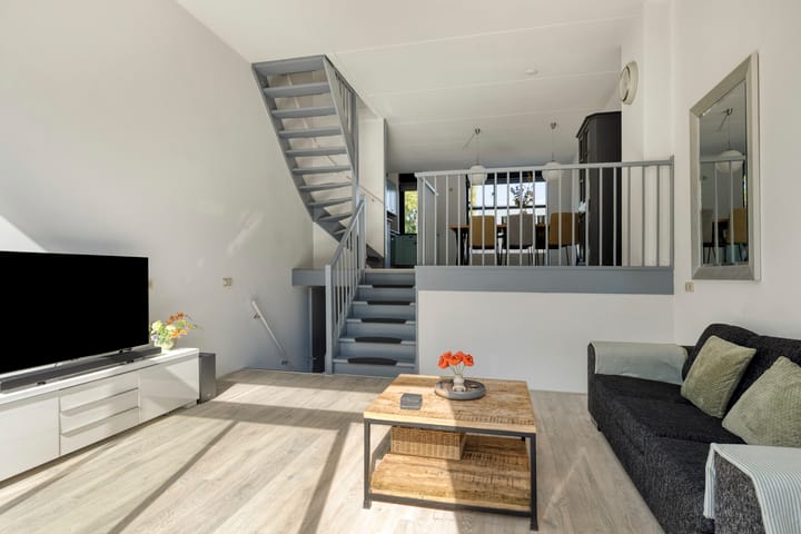 Tussenwoning te koop: Mesdagstraat 19, Almere