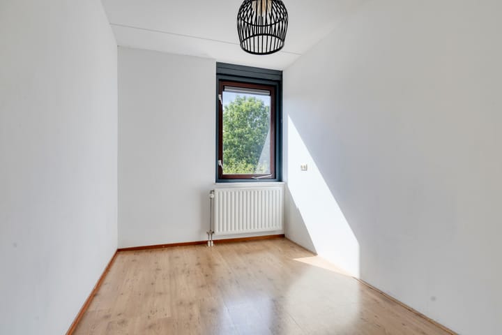 Tussenwoning te koop: Mesdagstraat 19, Almere