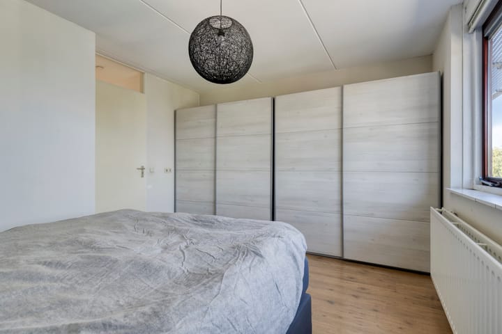 Tussenwoning te koop: Mesdagstraat 19, Almere