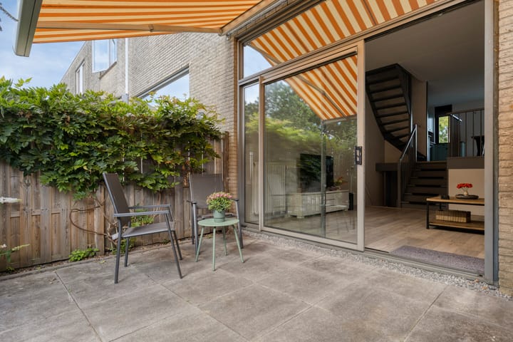 Tussenwoning te koop: Mesdagstraat 19, Almere