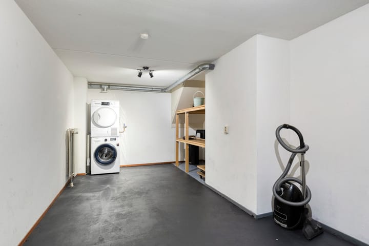 Tussenwoning te koop: Mesdagstraat 19, Almere
