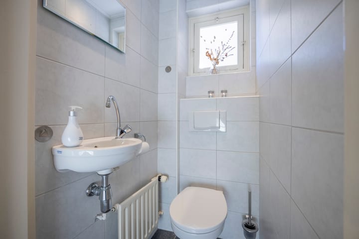 Twee-onder-één-kap te koop: Burgemeester Verwielstraat 6, Waalwijk