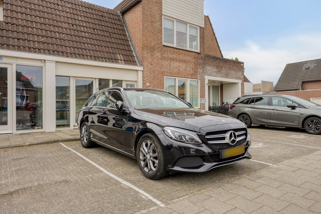 Photo 26 of Burgemeester van Erpstraat 18-A