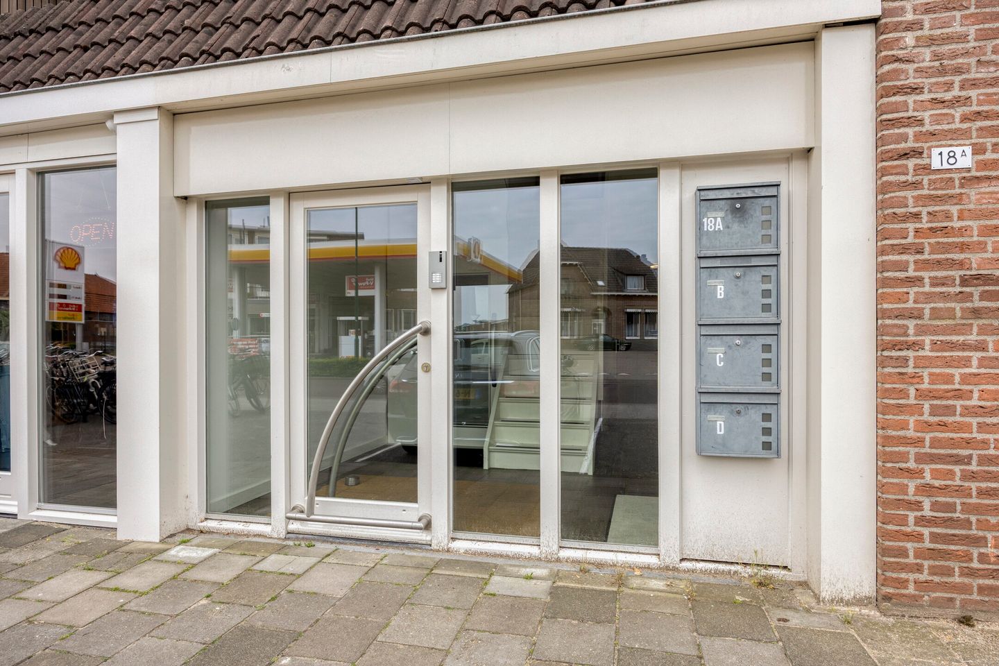 Photo 5 of Burgemeester van Erpstraat 18-A
