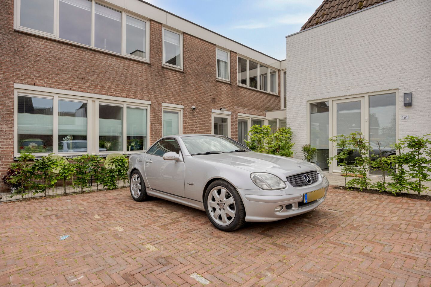 Photo 25 of Burgemeester van Erpstraat 18-A