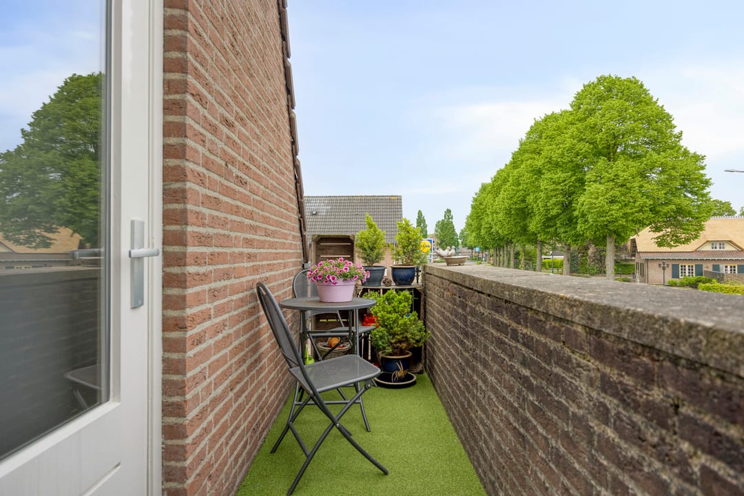 Photo 16 of Burgemeester van Erpstraat 18-A
