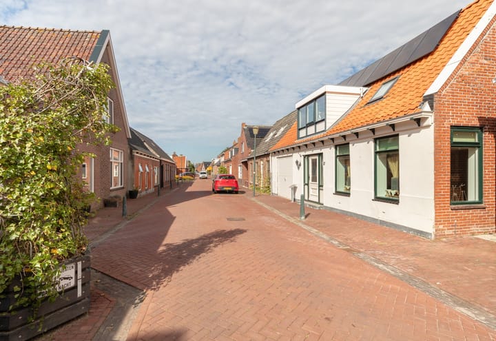 Hoekwoning te koop: Hoofdstraat 57, Niezijl
