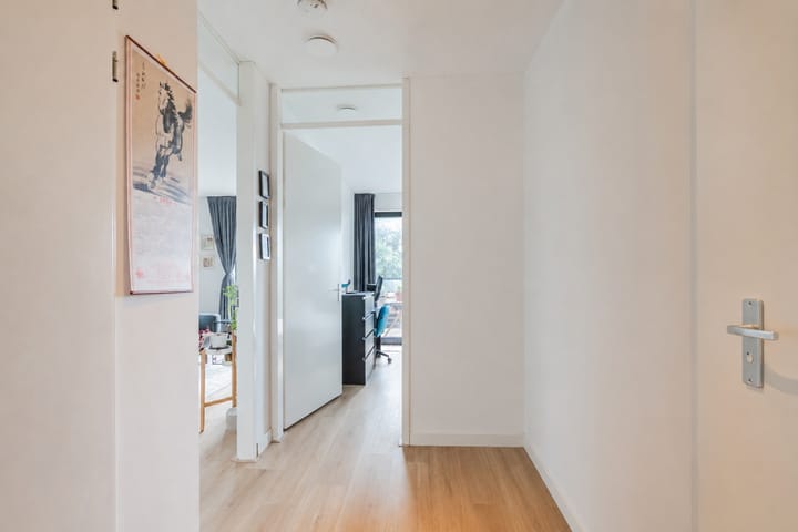 Photo 5 of Van Esveldstraat 31-30