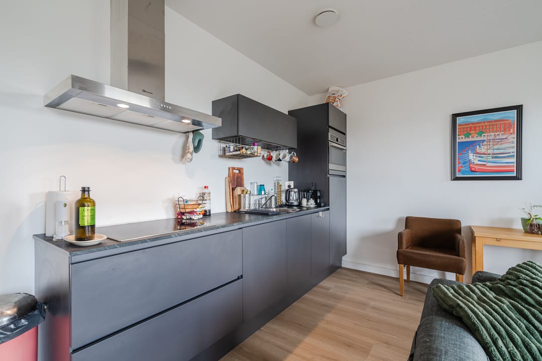 Photo 7 of Van Esveldstraat 31-30