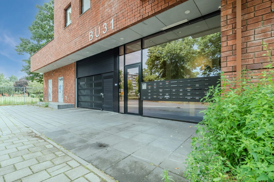 Photo 2 of Van Esveldstraat 31-30